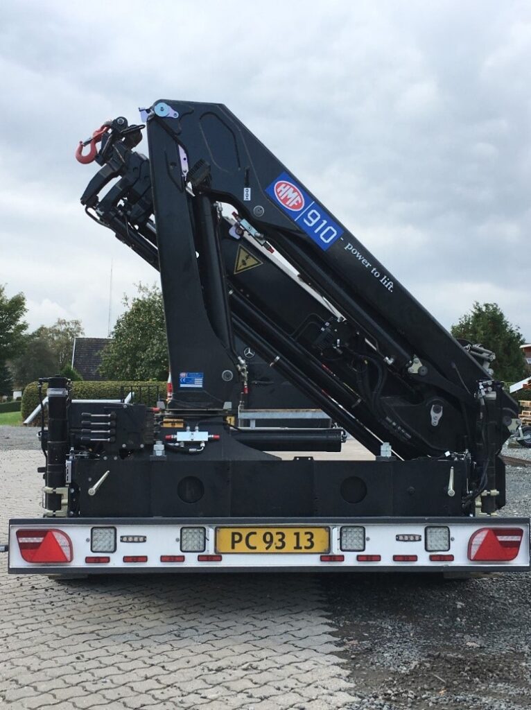 High strength steels enable HMF to make lighter cranes which can fit within a tight footprint 